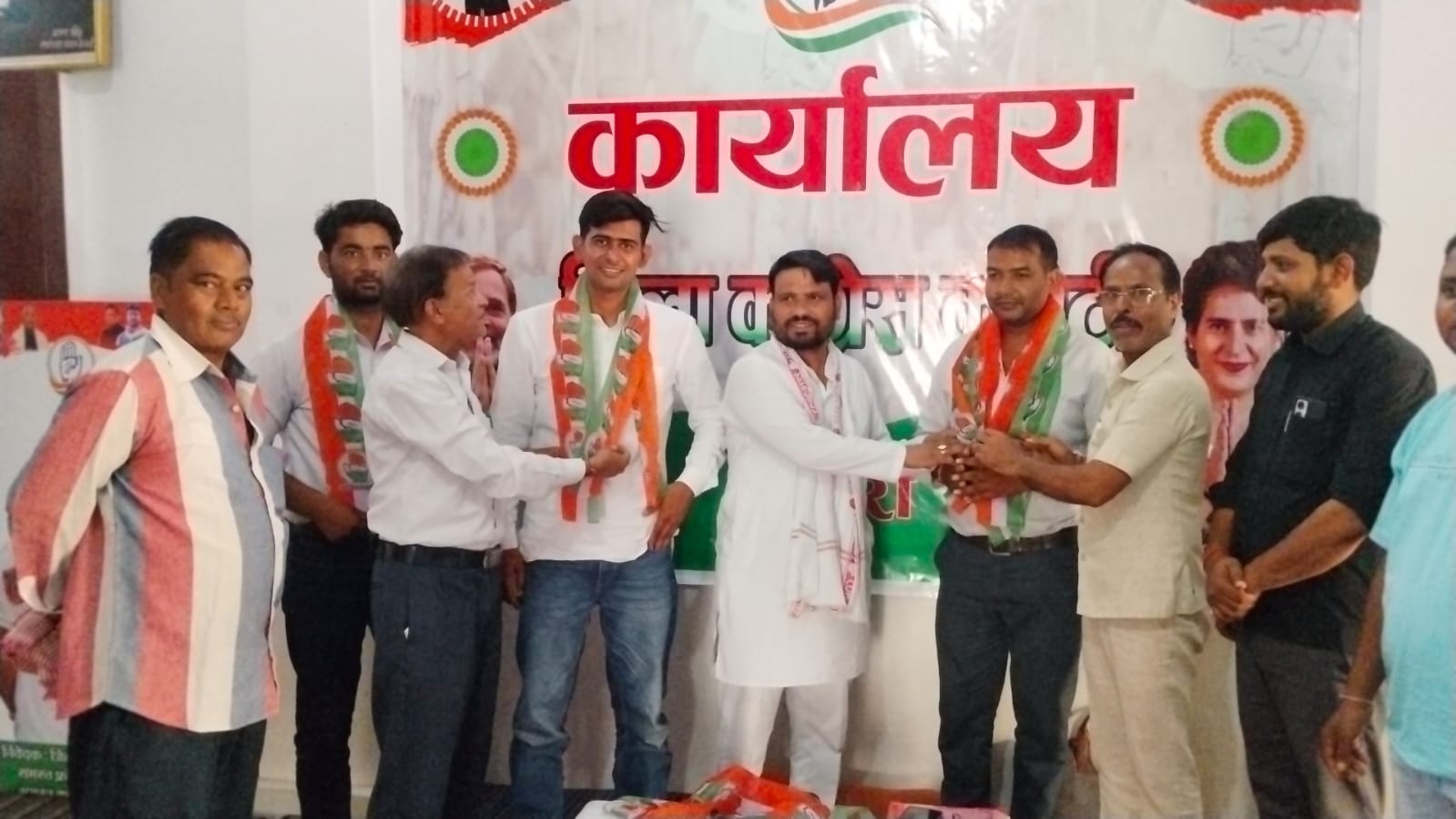 Mathura News- कांग्रेस का वार: लोकतंत्र खत्म कर रही भाजपा, आरएसएस पर प्रतिबंध की मांग 