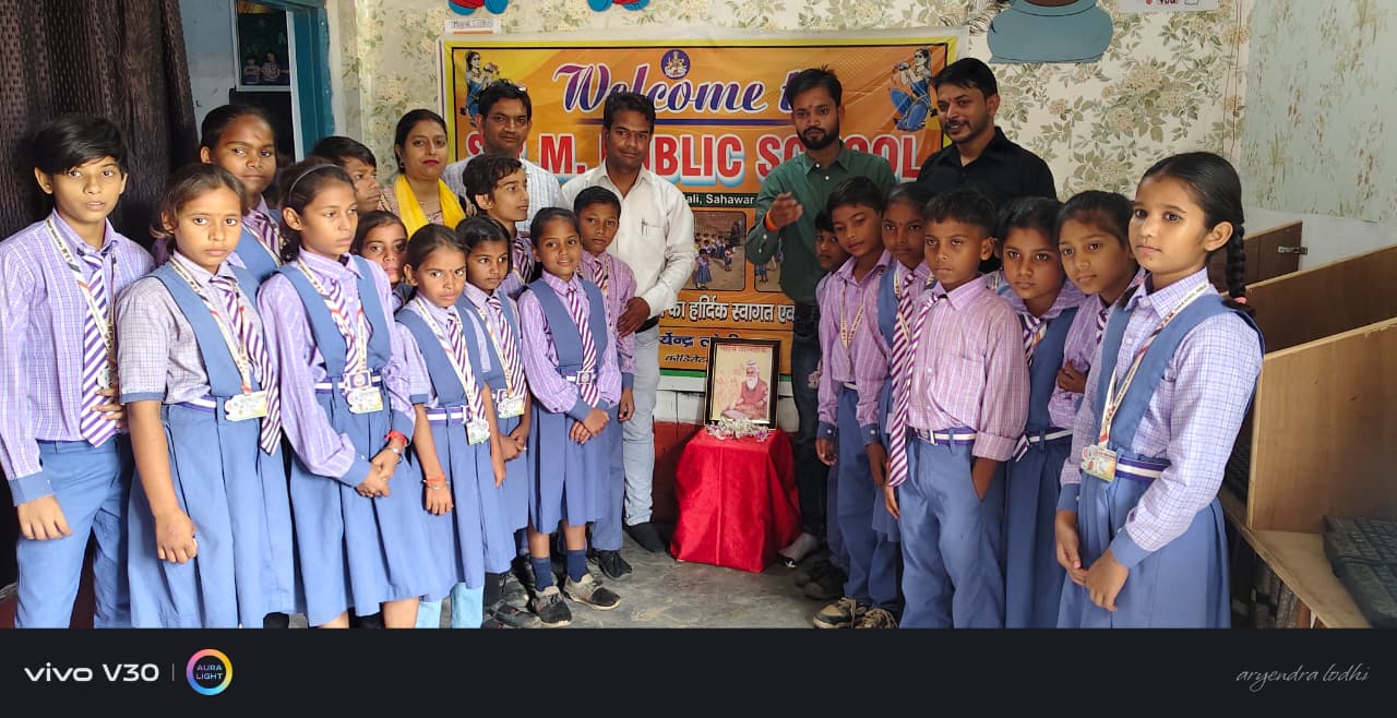 KASGANJ NEWS- एस.आर.एम. पब्लिक स्कूल में महर्षि वाल्मीकि जयंती हर्षोल्लास एवं श्रद्धा के साथ मनाई गई