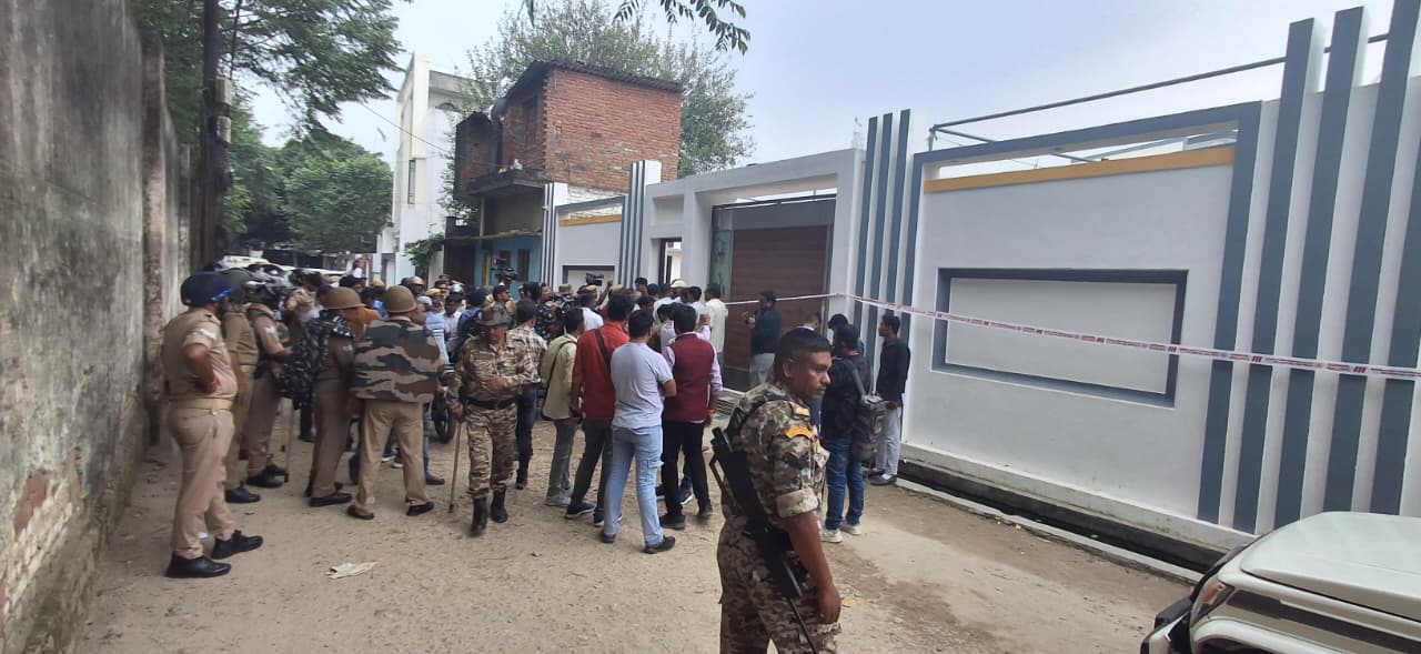 Bareilly News - बरेली उपद्रव: तौकीर के करीबी नेताओं का बरातघर, शोरूम और गैराज सील 