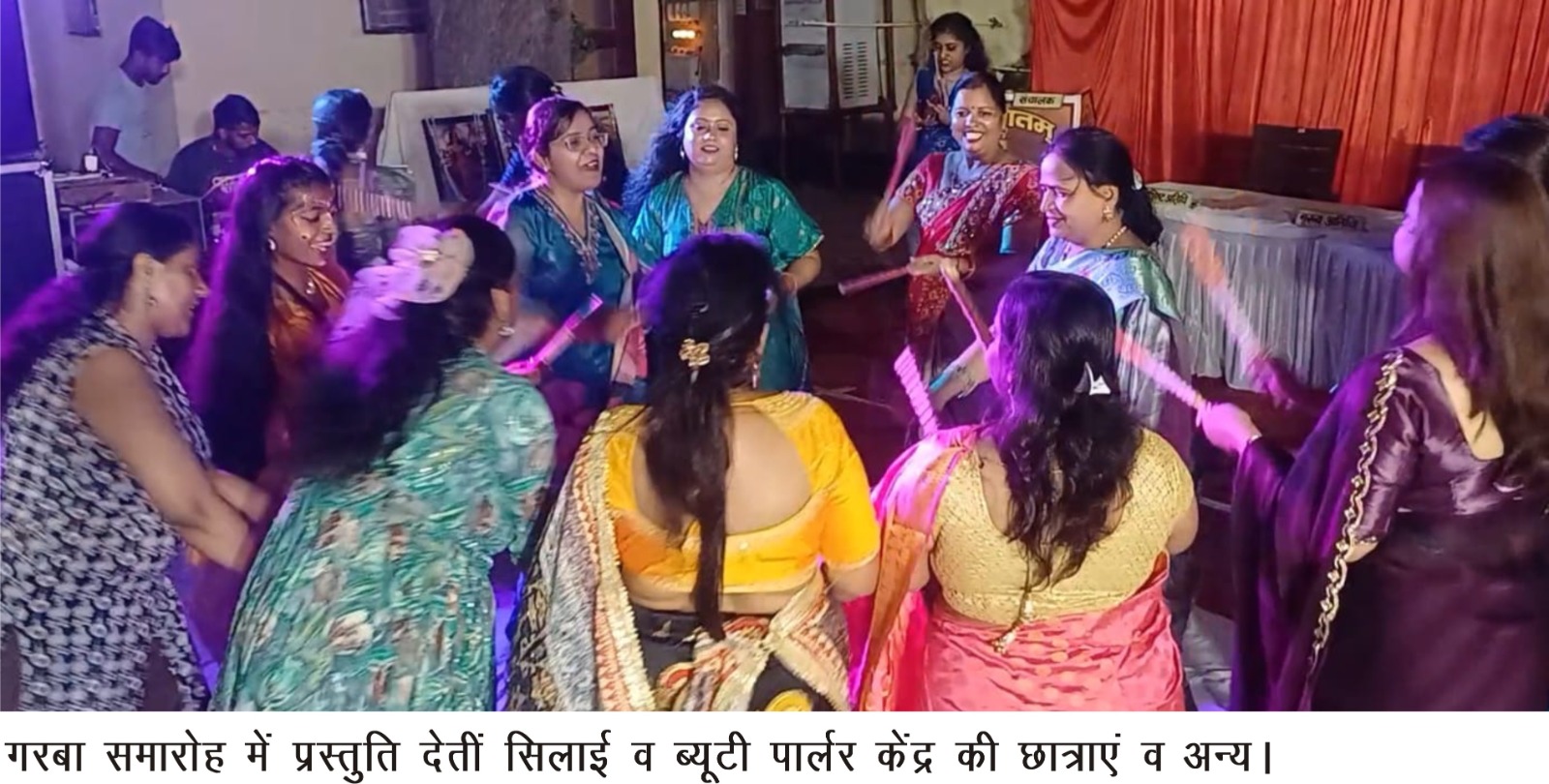 Mathura News:  गरबा की लय पर उत्सव का रंग, नई कार्यकारिणी के शपथ समारोह में झूमीं छात्राएं