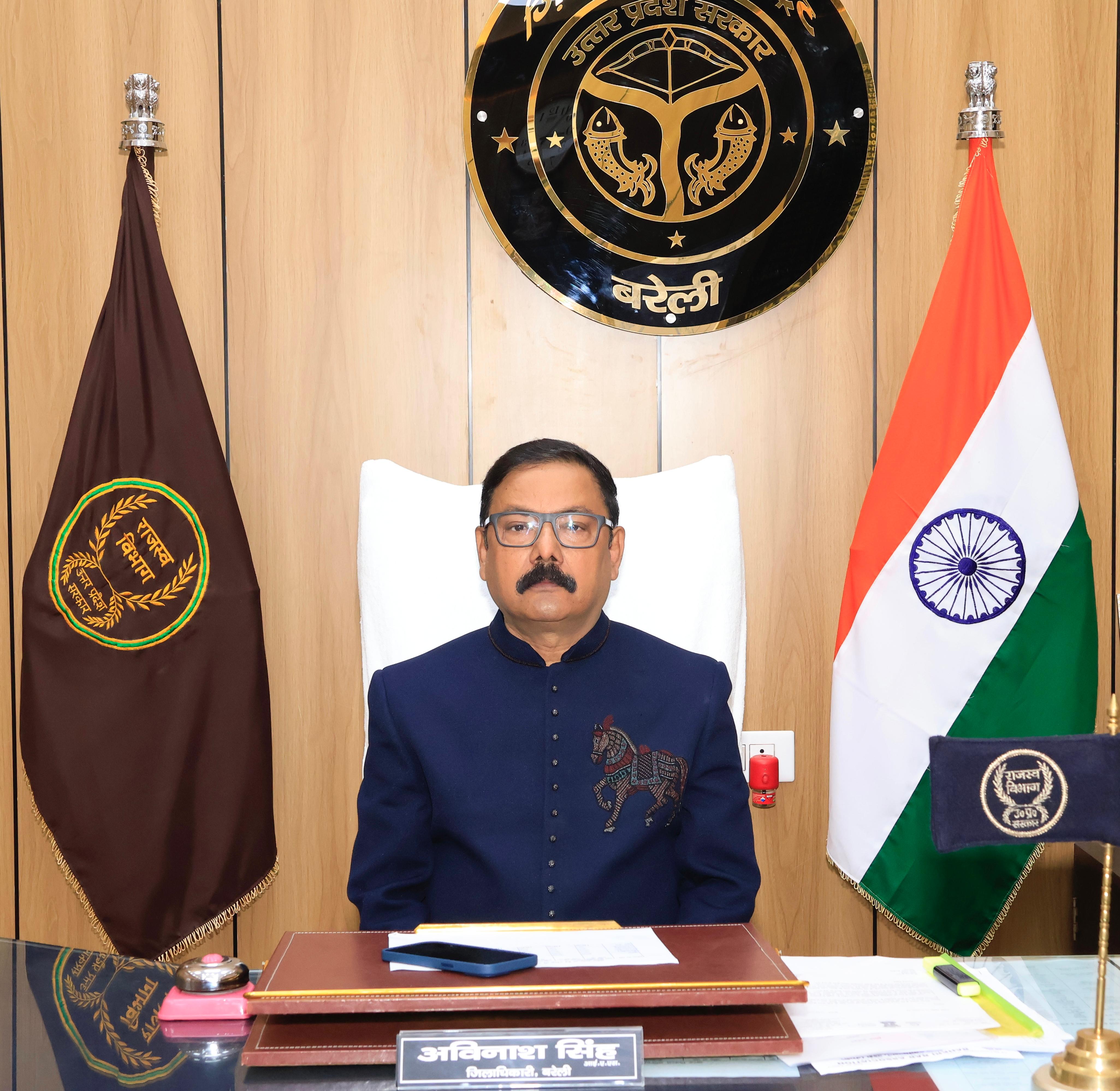 Bareilly-News:  डीएम ने शिकायतों के निस्तारण में लापरवाही बरतने वाले 8 अधिकारियों का वेतन रोका