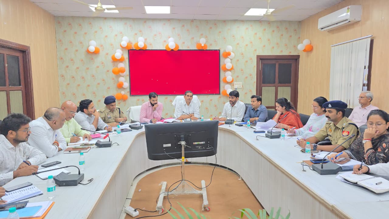  Mathura News:  मथुरा में पराली जलाने की सर्वाधिक घटनाएं, जिलाधिकारी नाराज 