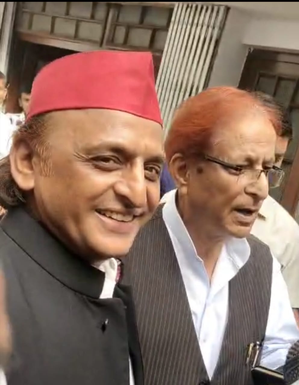 Rampur News: आजम खान से मिले अखिलेश यादव, कार्यकर्ताओं ने किया जोरदार स्वागत