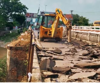 Moradabad News: गगन नदी पर बनेगा नया पुल, प्रशासन ने चालू किया वैकल्पिक मार्ग