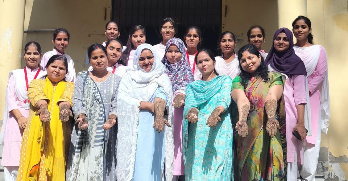 Bareilly News: करवाचौथ की पूर्व संध्या पर डायट फरीदपुर में  मेहंदी प्रतियोगिता आयोजित