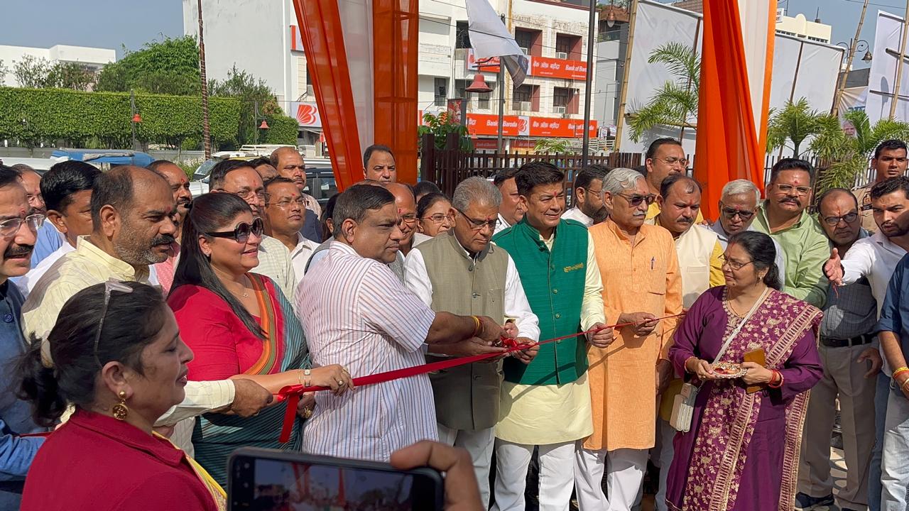 Bareilly News- अर्बन हॉट में स्वदेशी मेले का आगाज़, वन मंत्री ने किया उद्घाटन