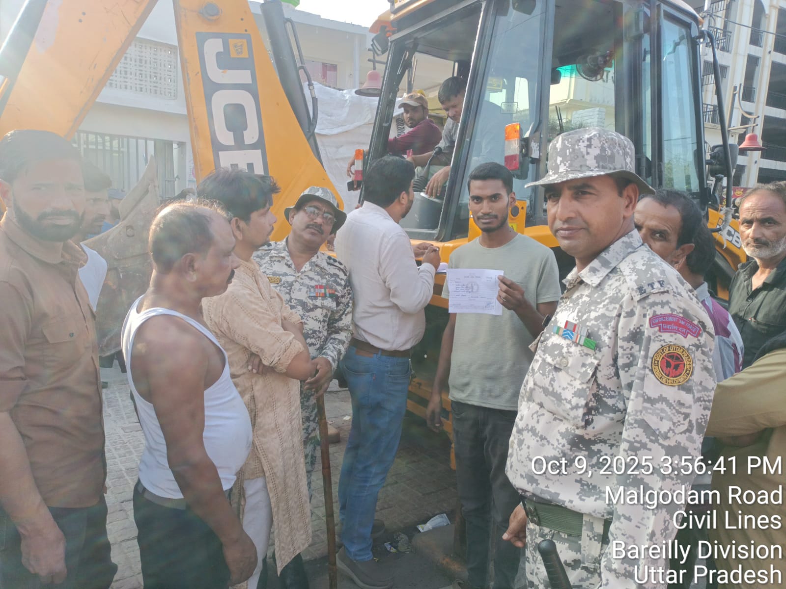 Bareilly News- नगर निगम ने अतिक्रमण हटाया, वसूला 40,000 रुपए जुर्माना