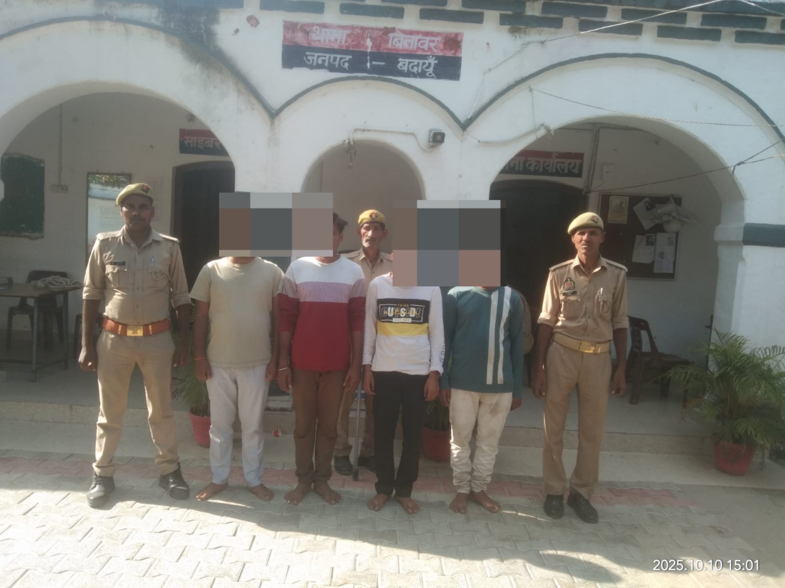 Badaun News: अपराधियों पर शिकंजा: बिनावर थाना पुलिस ने वारंटी समेत 5 आरोपियों को दबोचा
