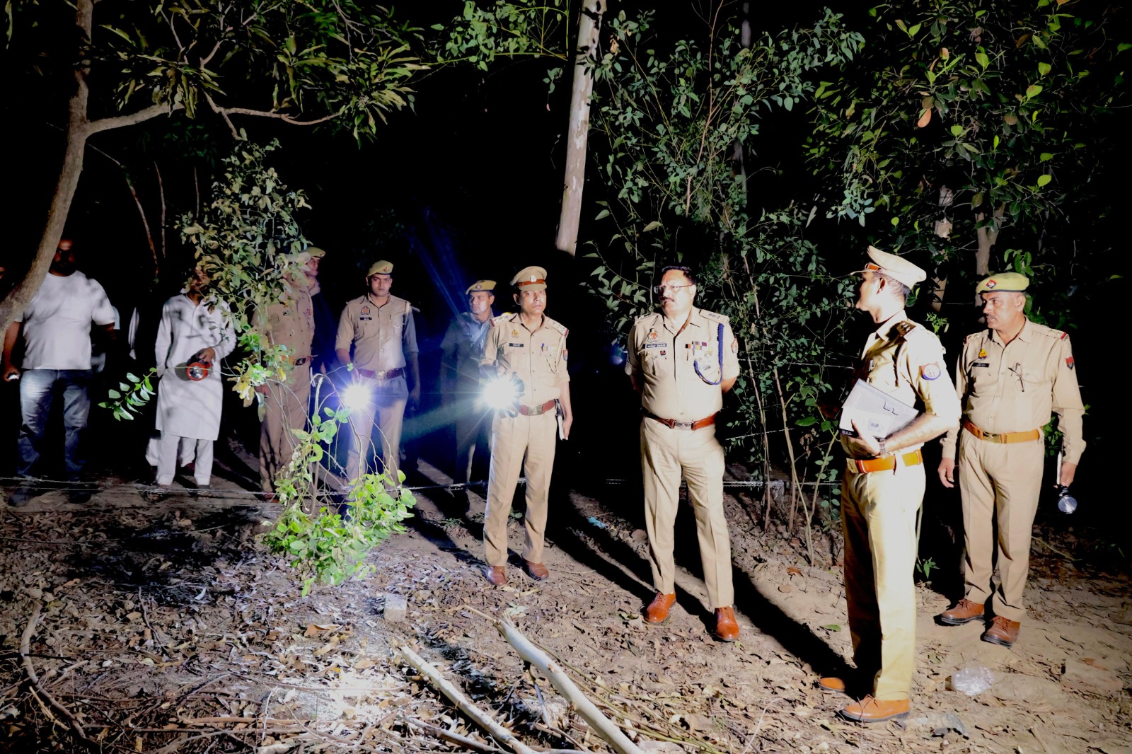 Shahjahanpur News: शाहजहांपुर में युवक का अधजला शव मिला, हत्या की आशंका