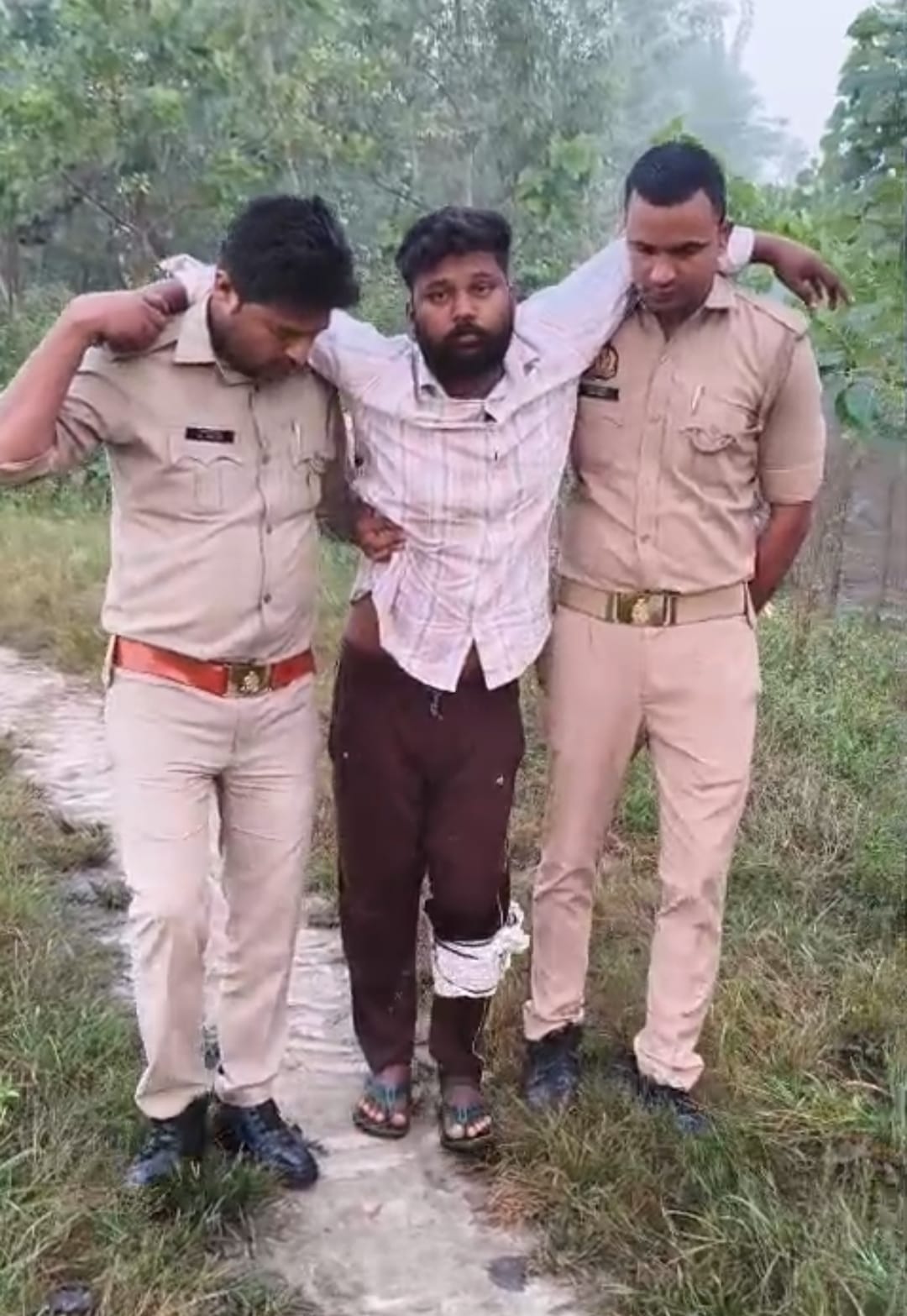 Bareilly News- बहेड़ी फायरिंग कांड का आरोपी मुठभेड़ में घायल, तमंचा व बाइक बरामद