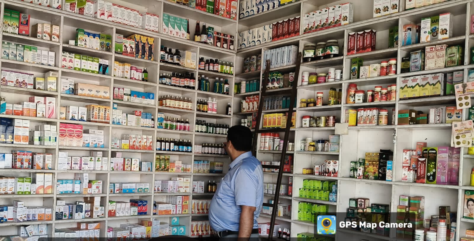 Bareilly News- मेडिकल स्टोर पर छापा, 5 कफ सीरप जांच के लिए भेजे