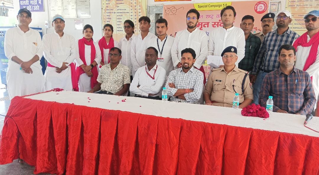 Mathura News: फतेहाबाद स्टेशन पर “अमृत संवाद” कार्यक्रम का आयोजन, यात्रियों ने दिए सुझाव