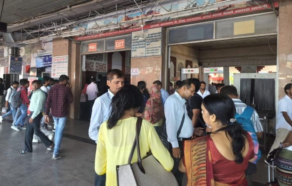 Agra News: आगरा मंडल में चला मेगा चेकिंग अभियान, 594 यात्रियों पर 3.42 लाख का जुर्माना 