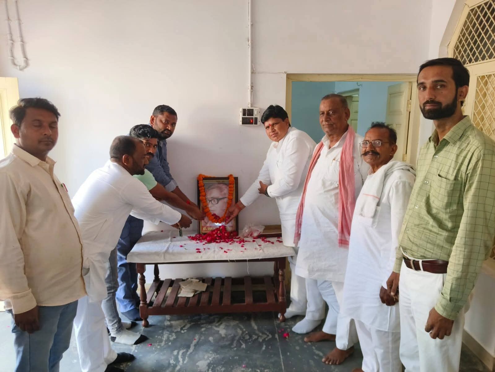 Badaun News:पूर्व विधायक प्रेमपाल सिंह यादव के आवास पर डॉ. लोहिया को दी गई श्रद्धांजलि, सपा प्रदेश अध्यक्ष का जन्मदिन भी मनाया गया