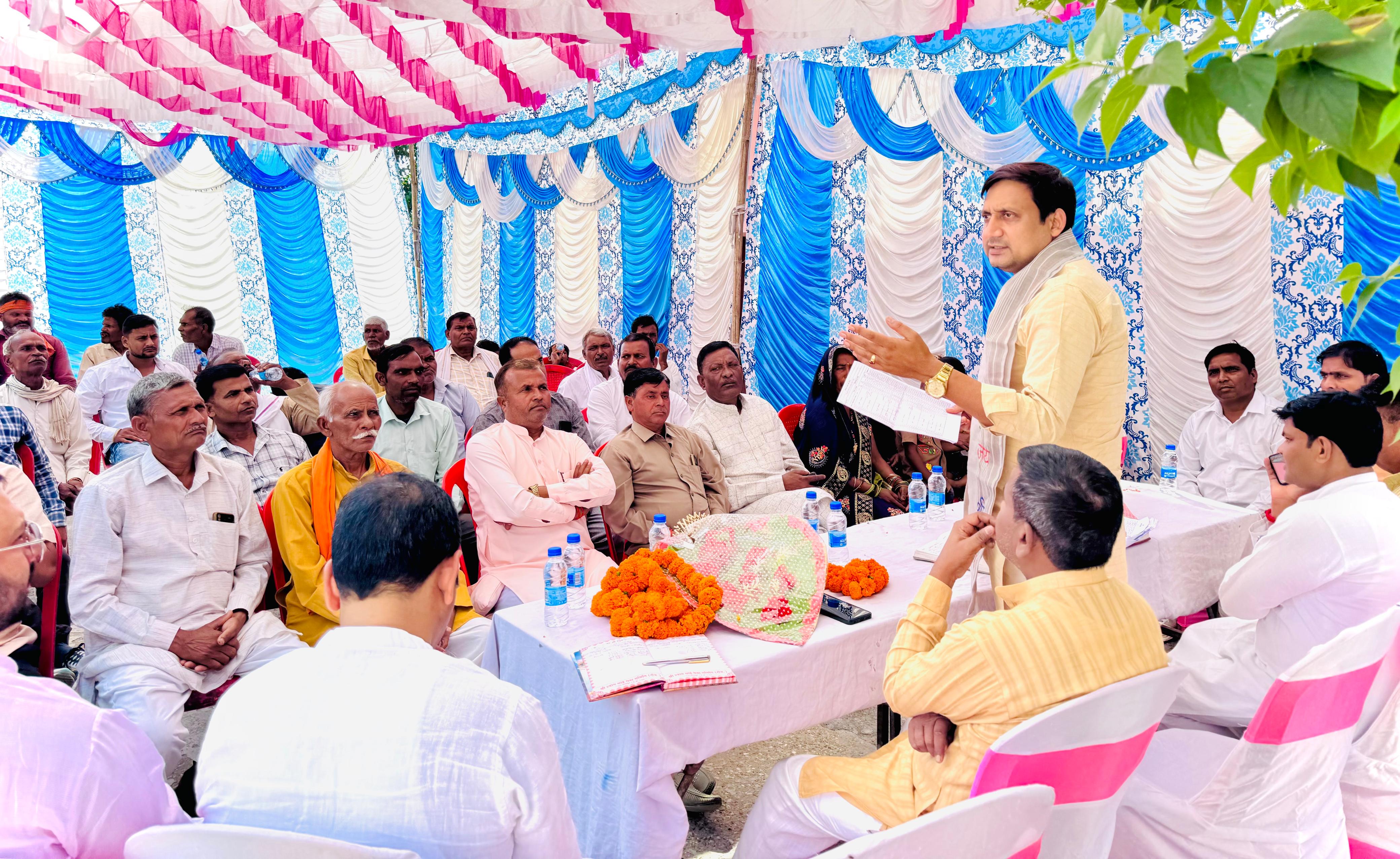 Rampur News: बूथ अध्यक्ष चुनावी रणभूमि के प्रथम योद्धा: हरीश गंगवार