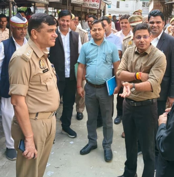 Rampur News: त्योहारों से पहले रामपुर में बढ़ी चौकसी, डीएम-एसपी ने किया निरीक्षण