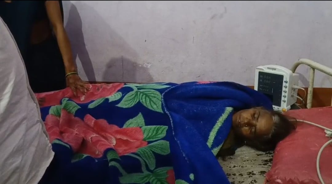 KASGANJ NEWS: इलाज में लापरवाही से महिला मौत, परिजनों ने किया हंगामा