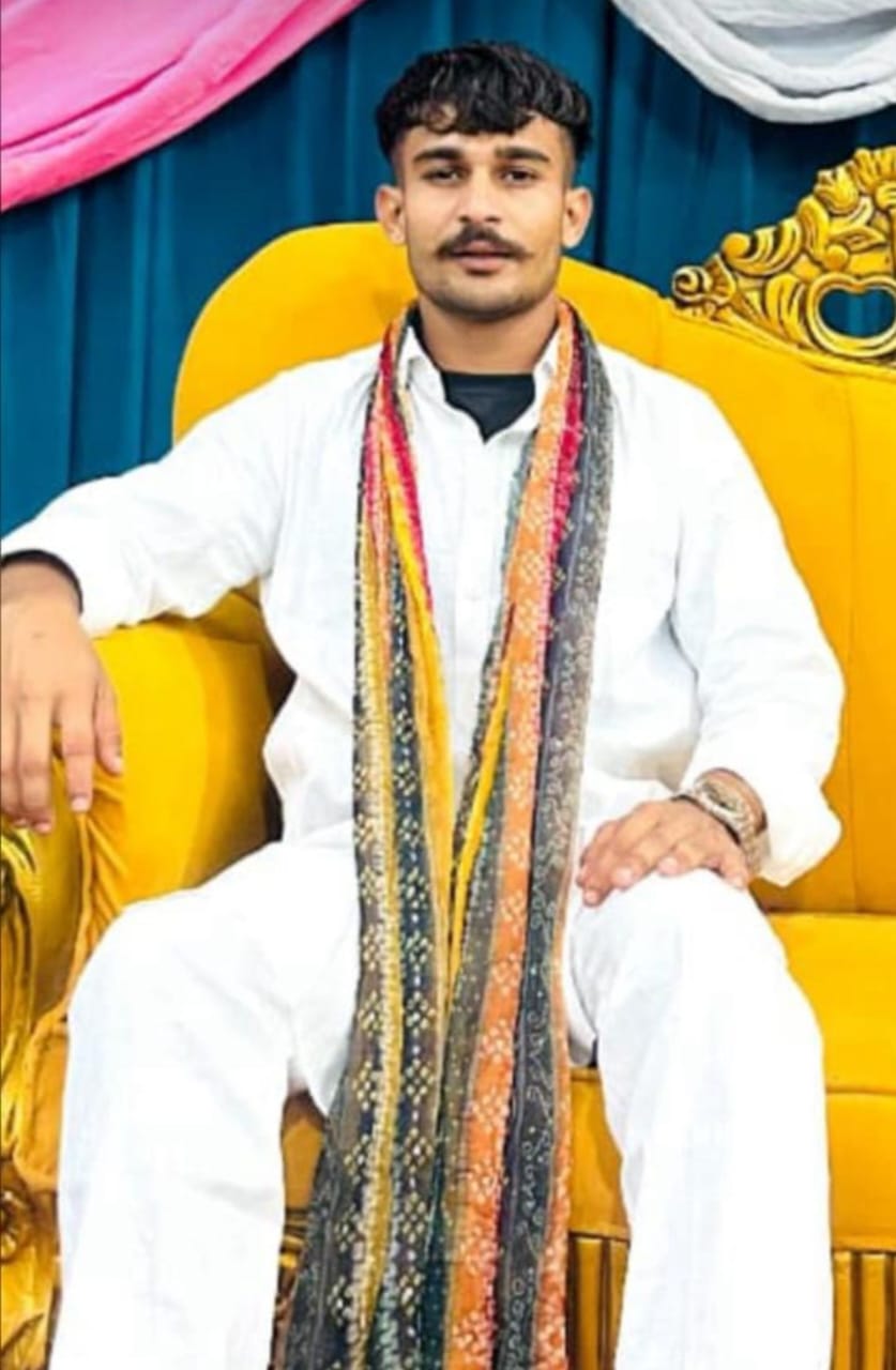 Rampur News: लापता युवक का शव आम  के बाग में पेड़ से लटका मिला, हत्या का आरोप