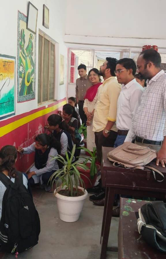 Bareilly News : आरपी कॉलेज मीरगंज में "स्वच्छता ही सेवा अभियान 2025" - विद्यार्थियों ने दीवारों पर उकेरे स्वच्छ भारत के रंग