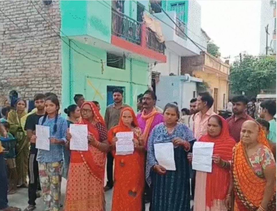 Bareilly News: डेलापीर तालाब के पास 12 परिवारों पर बेघर होने का खतरा,निगम ने दिया नोटिस