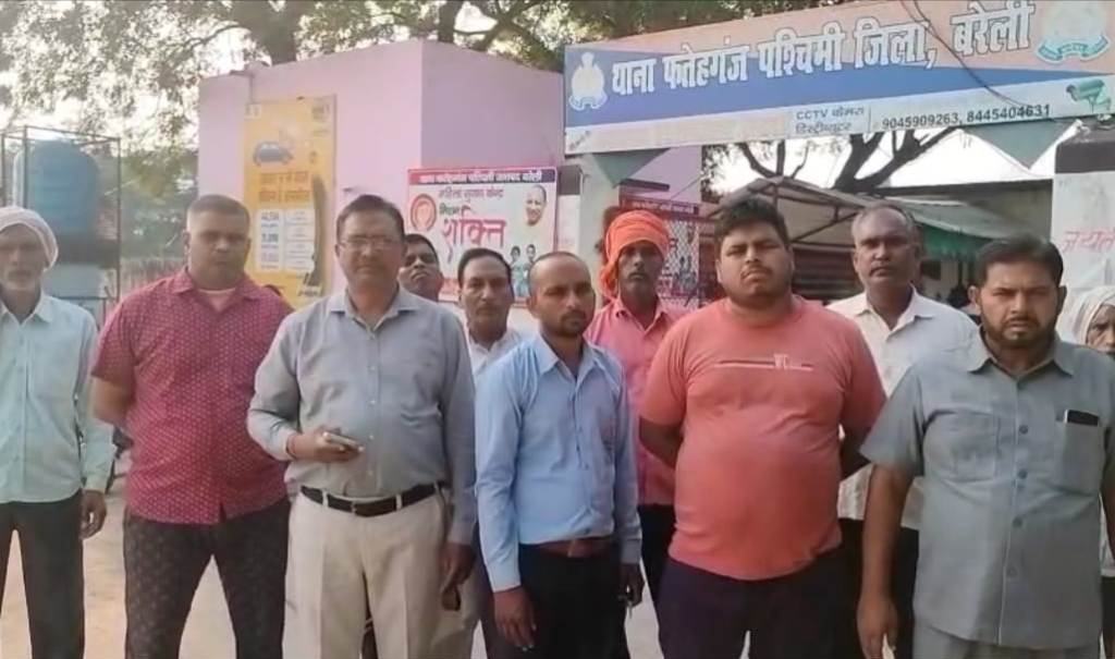 Bareilly News : दर्दनाक हादसा : ट्रैक्टर पलटने से पिता-पुत्र की मौत,  घर में मचा कोहराम