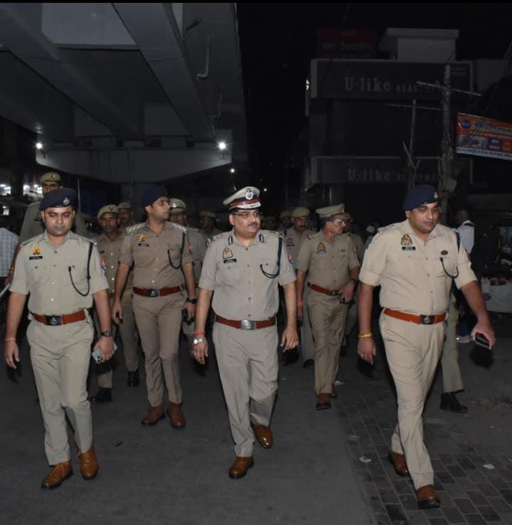 Bareilly News: दीपावली पर सुरक्षा को लेकर पुलिस अलर्ट, सड़कों पर घूमे एडीजी
