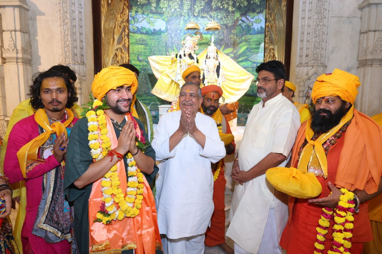 -Mathura-News:  ब्रजभूमि पहुंचे बागेश्वर धाम सरकार, श्रद्धा से गूंजा श्रीकृष्ण जन्मस्थान