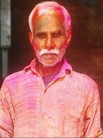 KASGANJ NEWS संदिग्ध परिस्थितियों में बुजुर्ग की मौत, परिजनों ने जताई हत्या की आशंका  घर में बिजली के तार से मिला शव, पुलिस ने पोस्टमार्टम के लिए भेजा