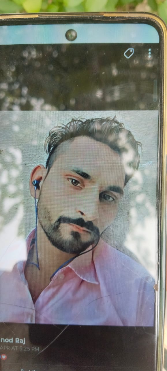 KASGANJ NEWS रेलवे ट्रैक के पास युवक का शव मिलने से मचा हड़कंप, बाइक अब तक लापता