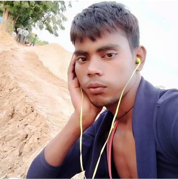 KASGANJ NEWS कासगंज में भीषण सड़क हादसा: दो बाइकों की आमने-सामने टक्कर में एक युवक की मौत, चार गंभीर घायल