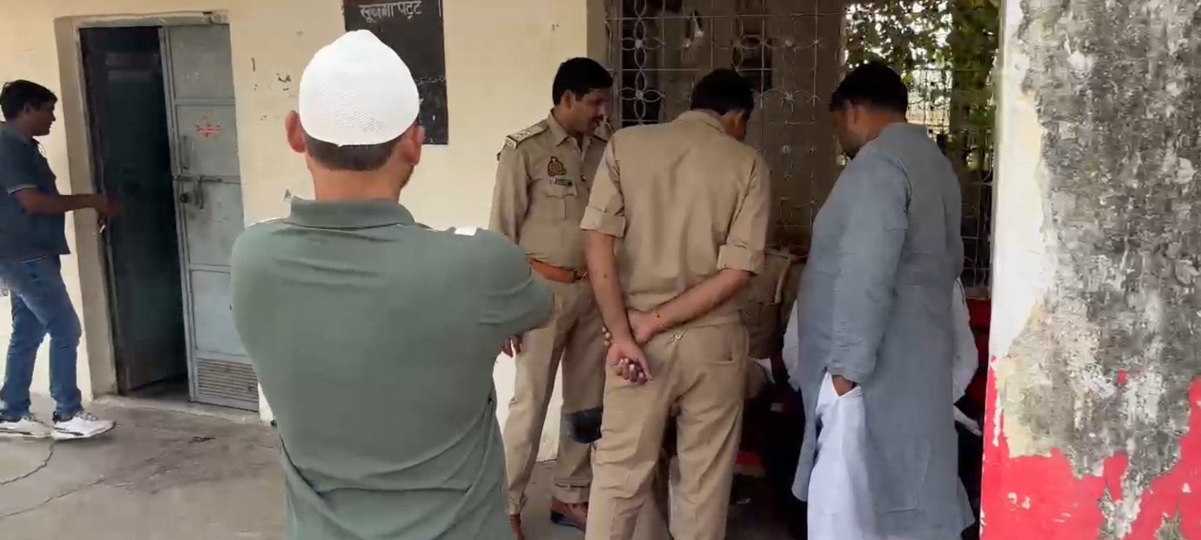 कासगंज मे ऑपरेशन थंडर’ के तहत RPF की बड़ी कार्रवाई — बुकिंग क्लर्क समेत दलाल गिरफ्तार, टिकट कालाबाजारी का पर्दाफाश