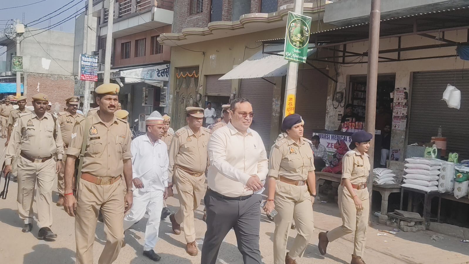 KASGANJ NEWS लहरा रोड विवाद के बाद डीएम-एसपी ने किया मौके का निरीक्षण, लोगों से शांति बनाए रखने की अपील