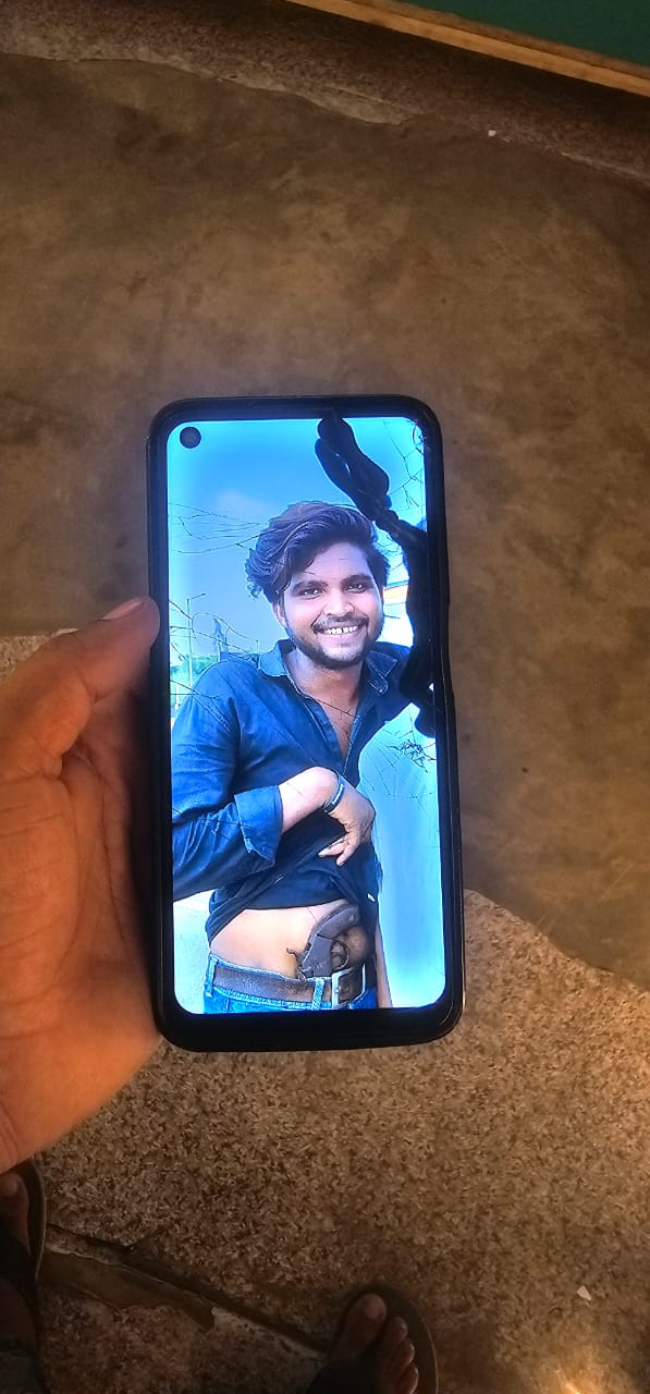 KASGANJ NEWS सहावर गेट पर मटनची का आतंक: तमंचा लगाकर फैला रहा दहशत, फोटो वायरल होने से पुलिस में मचा हड़कंप