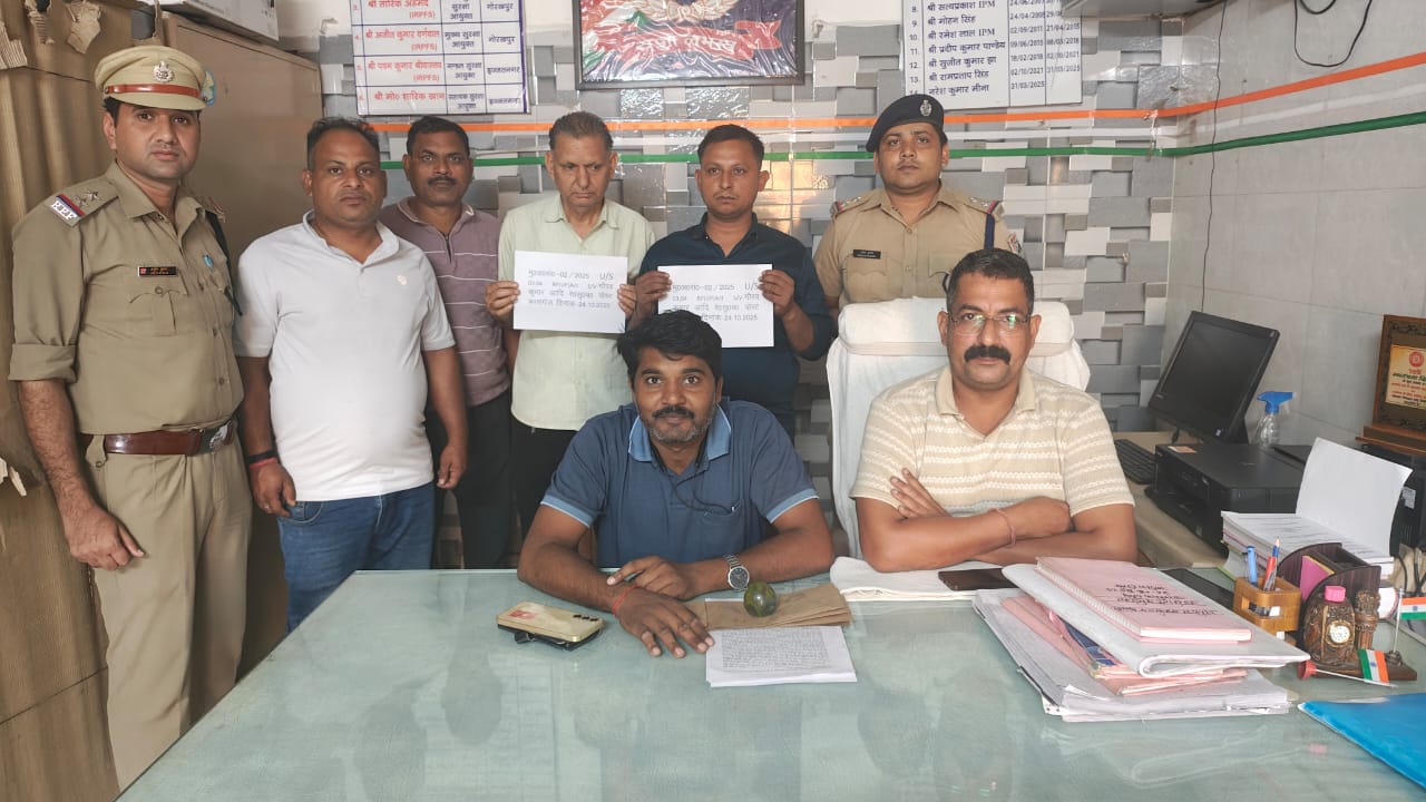 KASGANJ NEWS कासगंज में फर्जी टिकट घोटाला: वाणिज्य अधीक्षक समेत दो रेलवे कर्मचारी रंगे हाथ गिरफ्तार, ‘ब्लैंक टिकट’ से राजस्व को लगा चूना