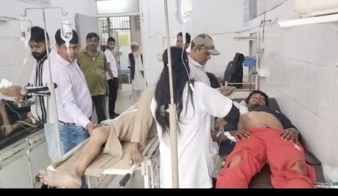 KASGANJ NEWS कासगंज में तेज रफ्तार बाइक ऑटो में जा घुसी, पांच लोग घायल — दो की हालत गंभीर, अलीगढ़ रेफर