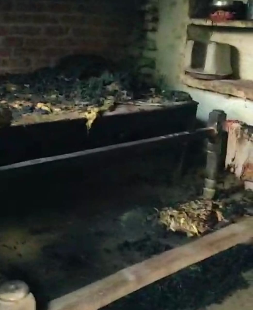 KASGANJ NEWS- घर में लगाई आग, हजारों का सामान जलकर राख — ढोलना क्षेत्र में सनसनी