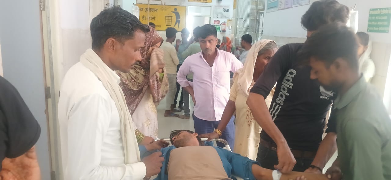 KASGANJ NEWS कासगंज: मुख्य बाजार में किराना दुकान का शटर काट चोरों ने उड़ाए नकदी और सामान