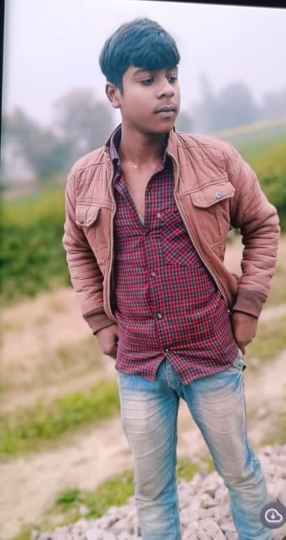 KASGANJ NEWS फांसी के फंदे पर लटका मिला युवक — घर में छाया मातम