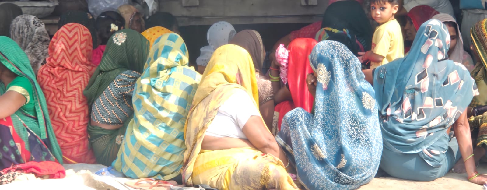 KASGANJ NEWS पोस्टमार्टम गृह के बाहर चाय का खोखा चलाने वाले वृद्ध को सर्प ने डसा, उपचार के दौरान मौत