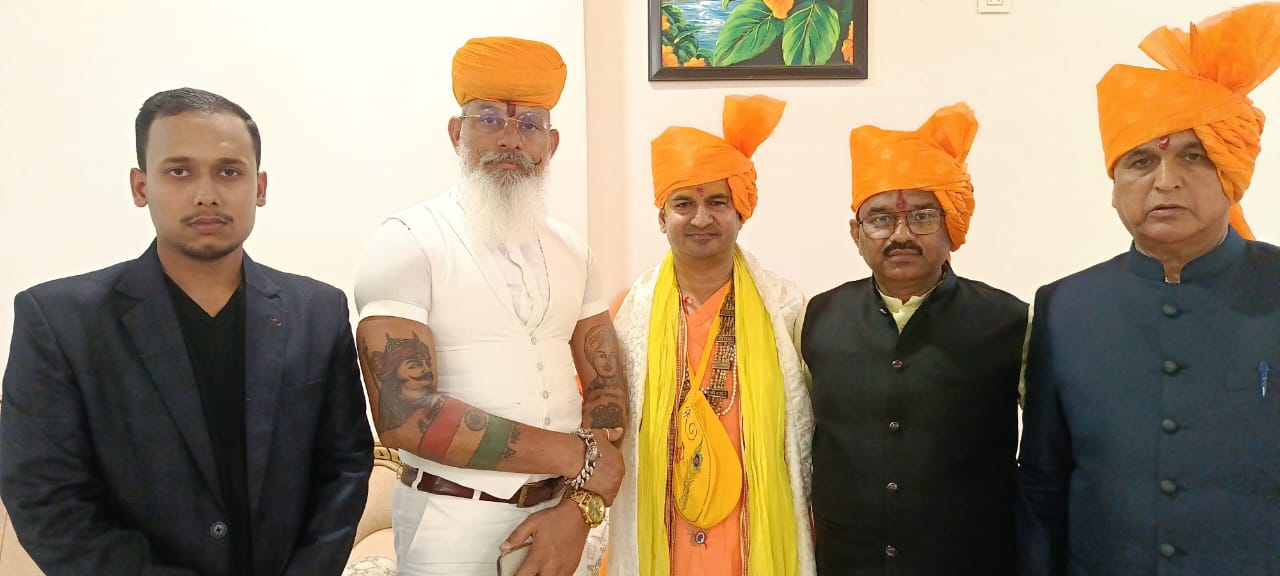 Mathura News: बागेश्वर यात्रा में मुस्लिमों की एंट्री पर रोक लगे, फलाहारी बाबा ने बागेश्वर महाराज को लिखा पत्र