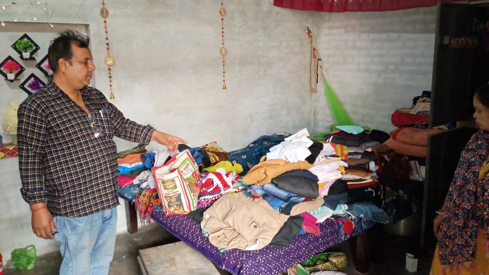 Bareilly News-इज्जतनगर में बंद घर का ताला तोड़कर नकदी-जेवर ले गए चोर