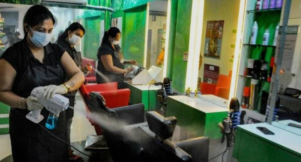 Bareilly News- बिजली कर्मचारी बनकर ब्यूटी पार्लर संचालिका से 1.20 लाख की ठगी