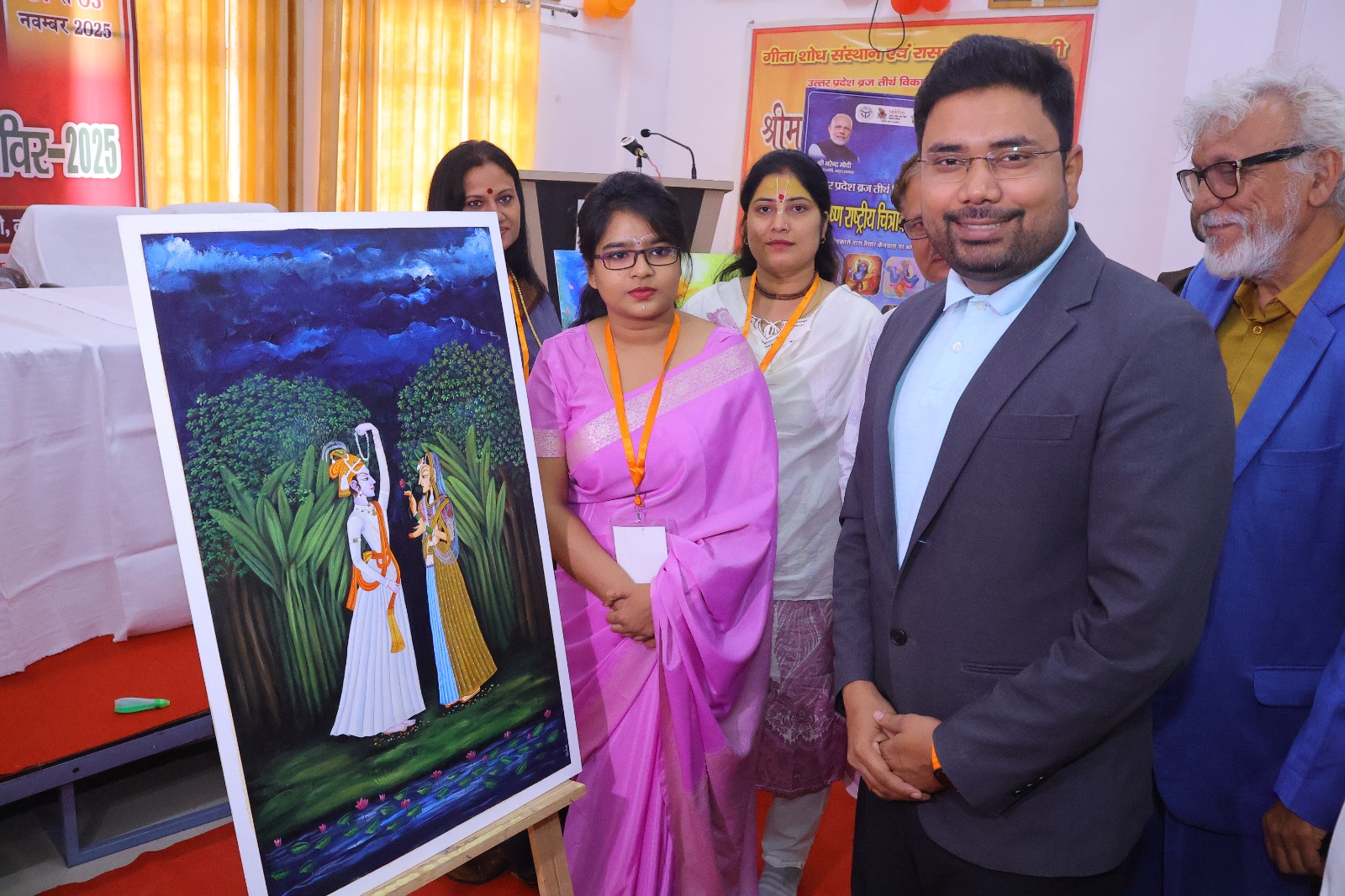 Mathura News-  वृंदावन में श्रीकृष्ण-राधा की 21 लीलाएं सजीं रंगों में