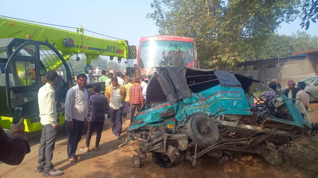 Bareilly News : डबल डेकर प्राइवेट बस ने अस्थाई पुलिस चौकी, बाइक एवं टैंपो को रौंदा, दर्जनभर लोग हुए घायल 