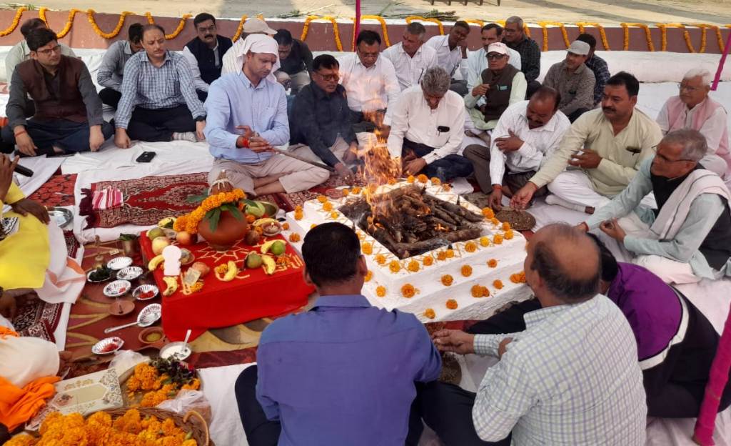 Bareilly News :  धामपुर बायो आर्गेनिक्स लि0 मीरगंज के नवीन  पेराई सत्र का विधिवत शुभारम्भ, किसानों में खुशी की लहर  