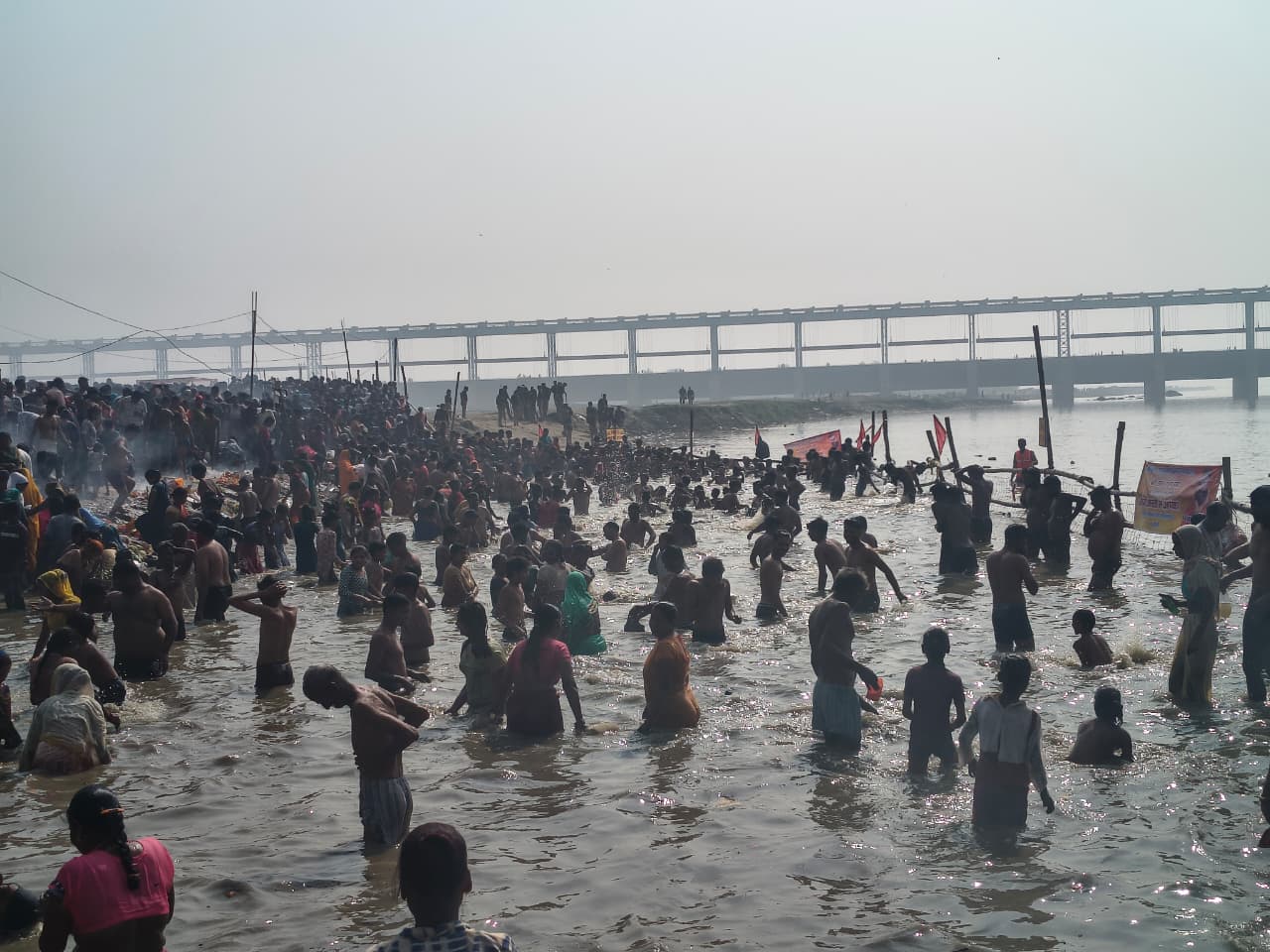 Bareilly News- चौबारी मेले में उमड़ी आस्था, श्रद्धालुओं ने लगाई डुबकी