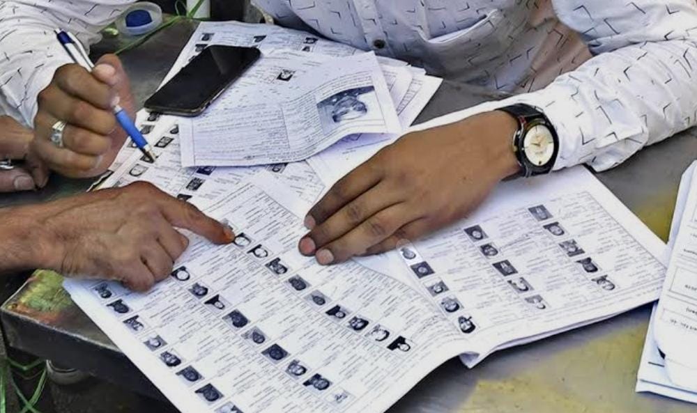 Bareilly News- बरेली में सभी 3499 बूथों पर मतदाता सूची पुनरीक्षण शुरू