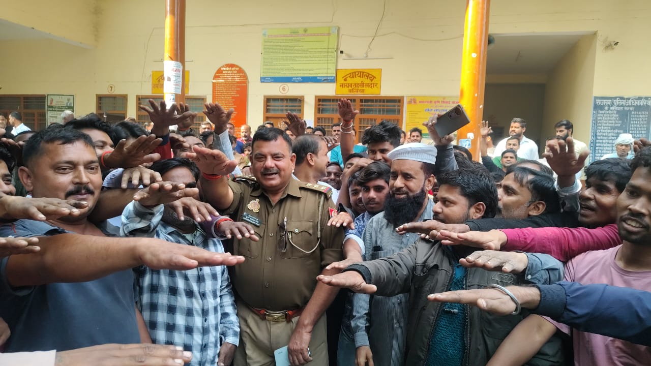 Bareilly News:  वाहनों को मॉडिफाइड नहीं करेंगे, बाइक मिस्त्रियों को इंस्पेक्टर ने दिलाई शपथ 