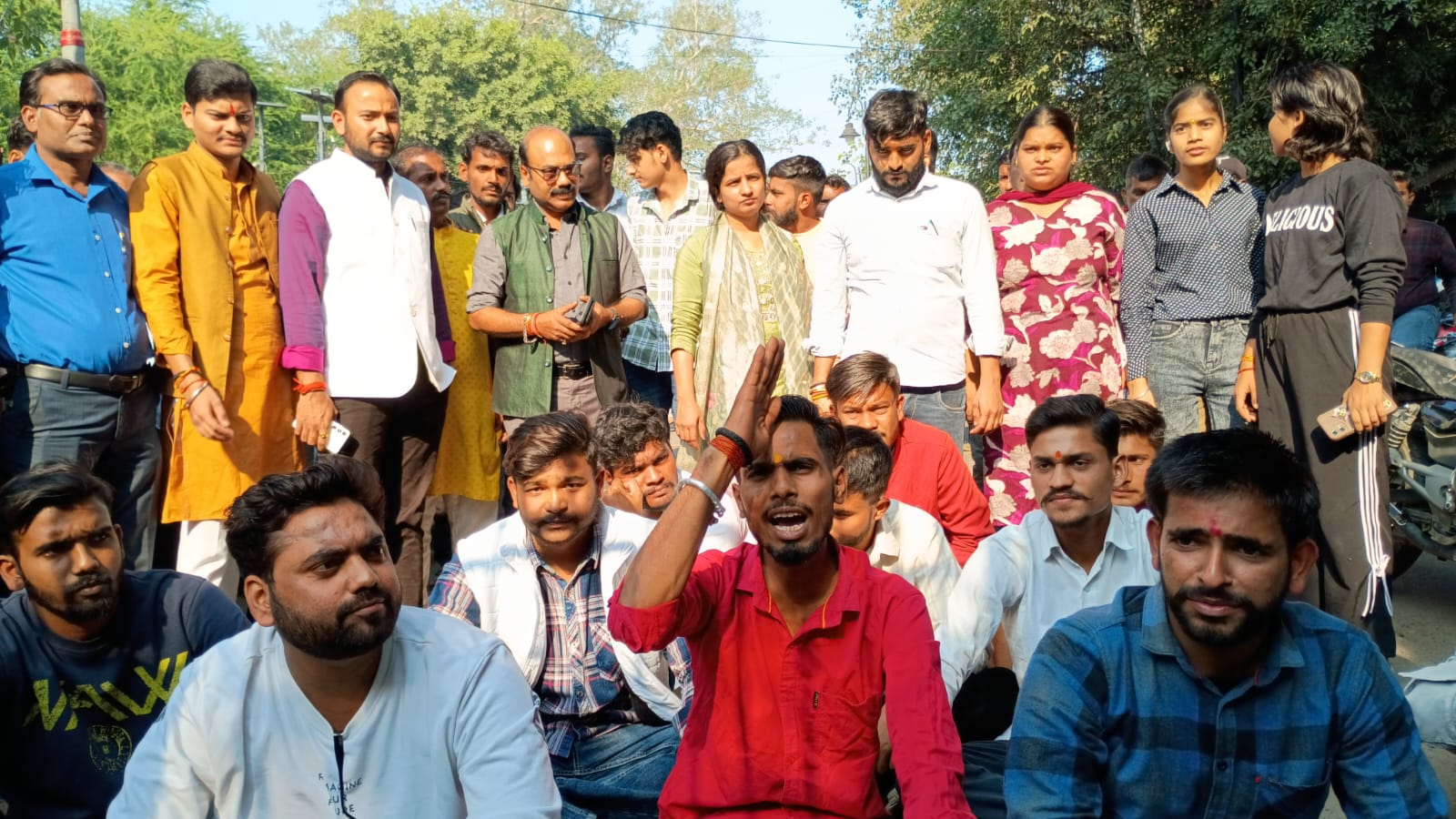 Bareilly News: डीएम के सामने अभाविप नेताओं ने निगम अफसरों पर लगाए गंभीर आरोप, जानिए क्या