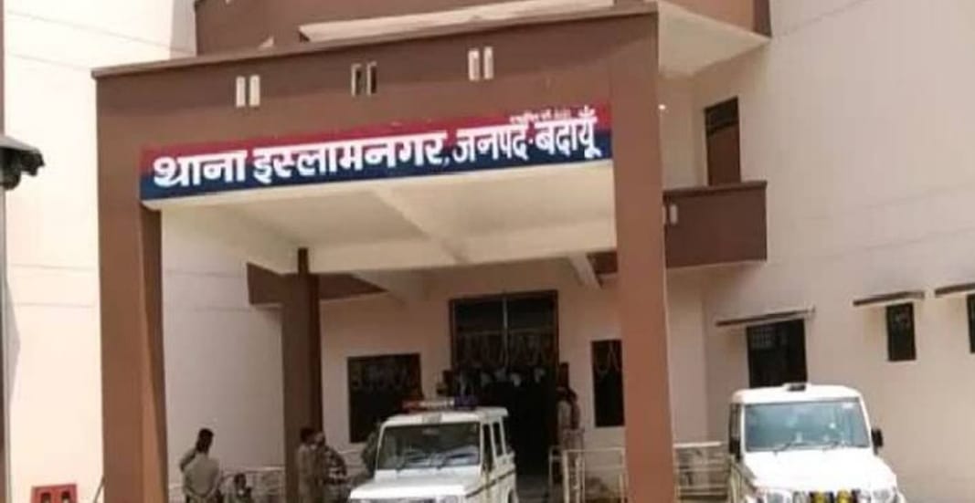 Badaun News :खंभे से बांधकर युवक को जलाने का प्रयास, पुलिस ने बताया मामला संदिग्ध